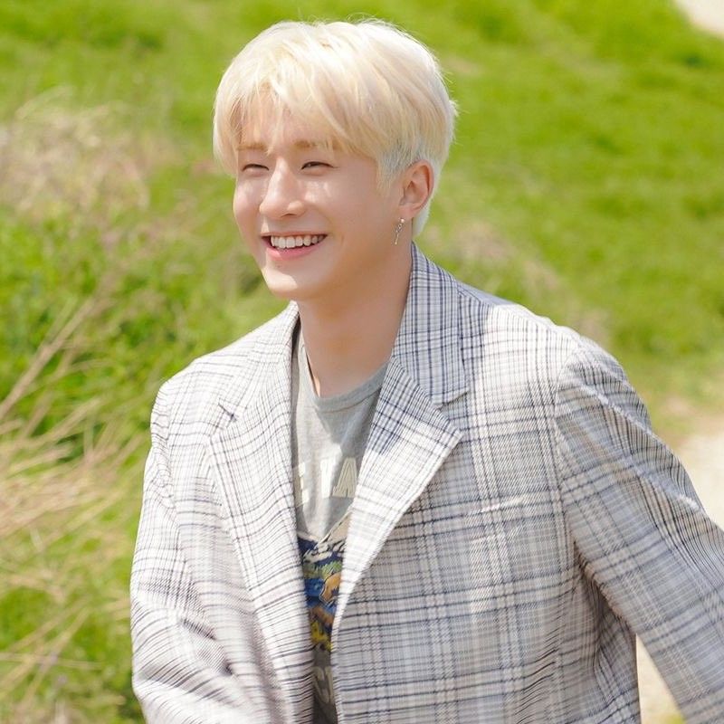 A moment captured by Jinjin (ASTRO)'s fan