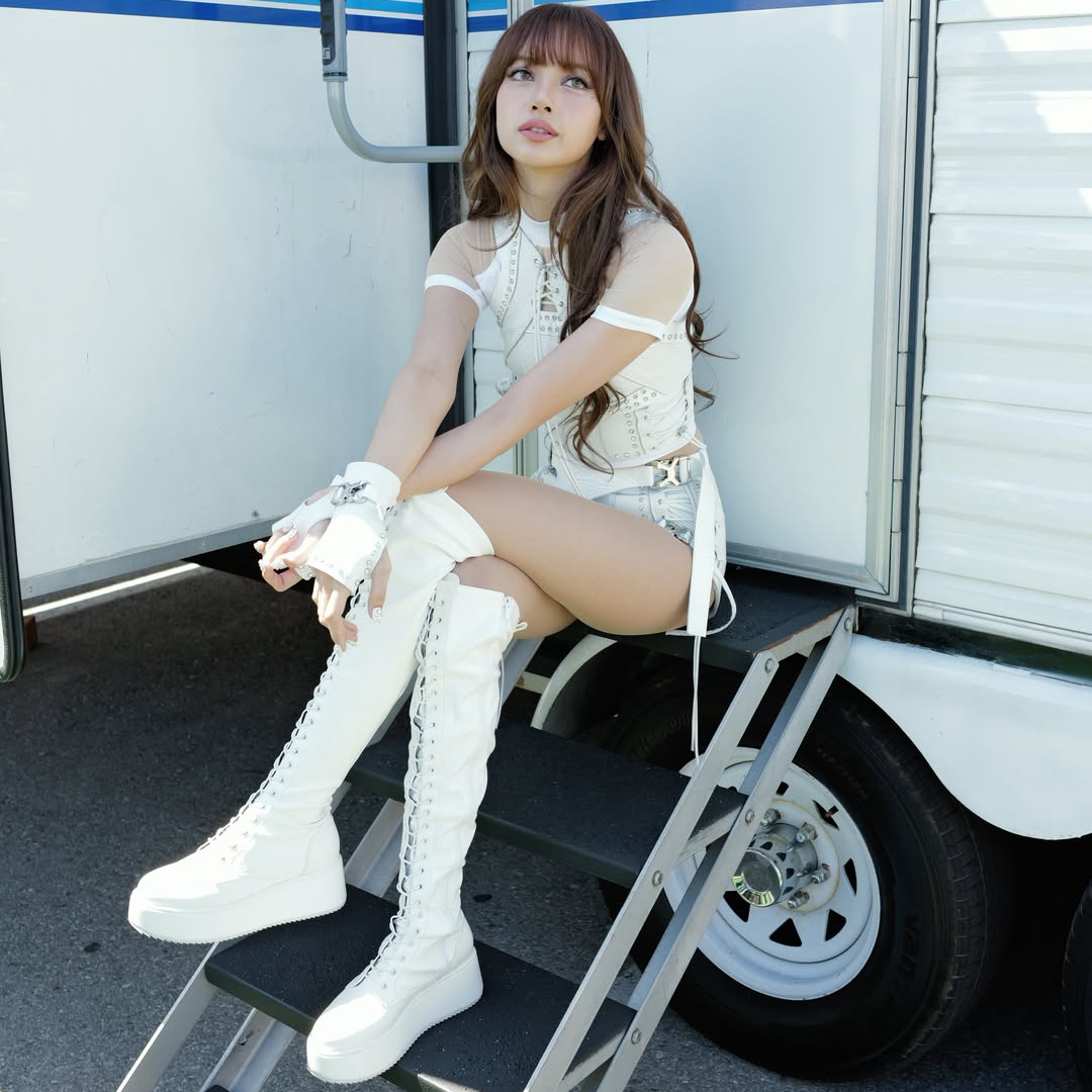 리사 (BLACKPINK)의 비하인드 컷