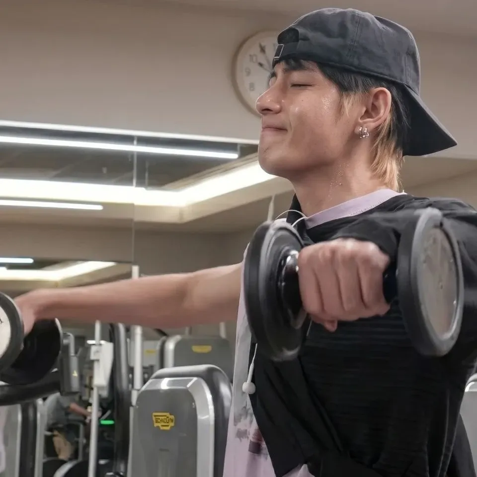 뷔 (방탄소년단) 최근 활동샷