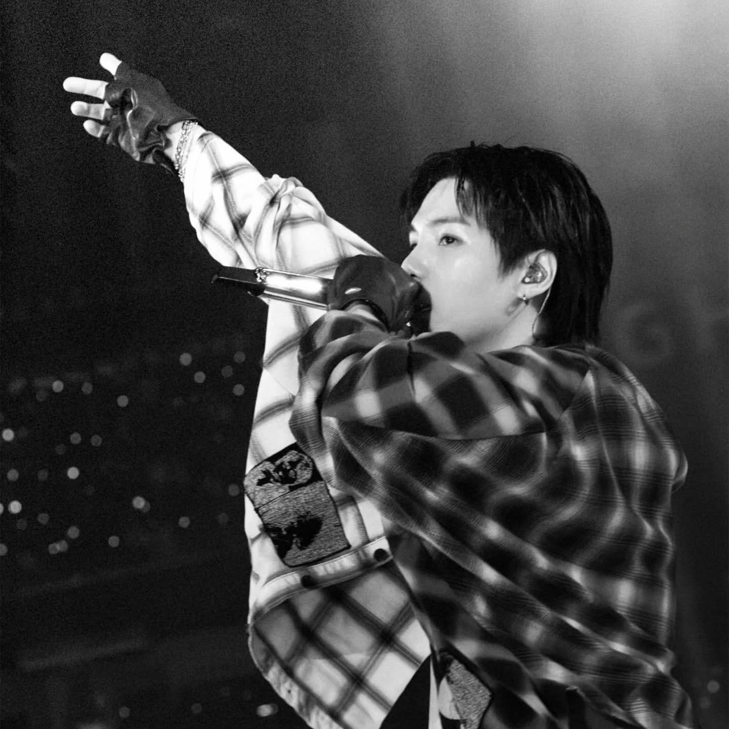 Foto aktivitas terbaru SUGA (BTS)