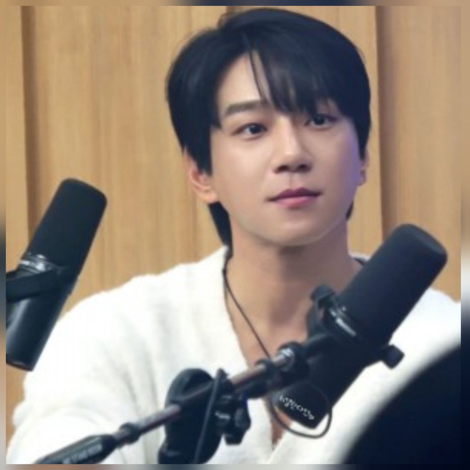 Recent activity shot of Hwang Chiyeol