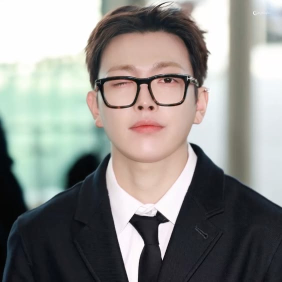 弘中 (ATEEZ)的幕后花絮