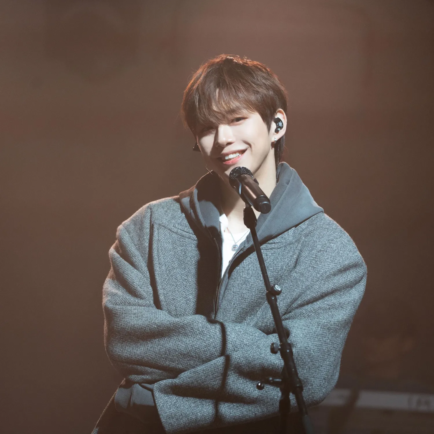 강다니엘의 비하인드 컷