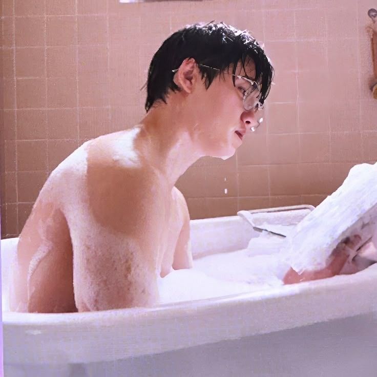 Behind-the-scenes cut of D.O. (EXO)