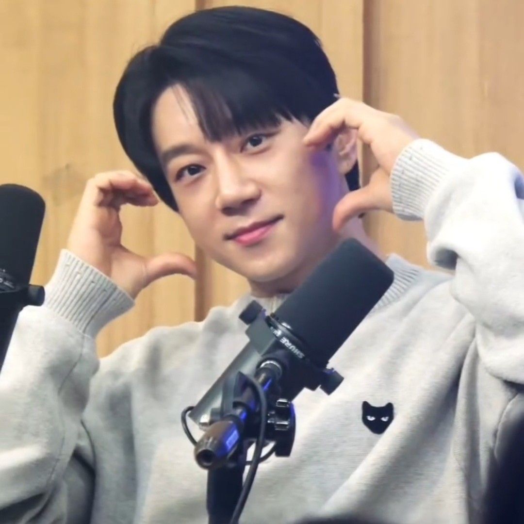 Recent activity shot of Hwang Chiyeol