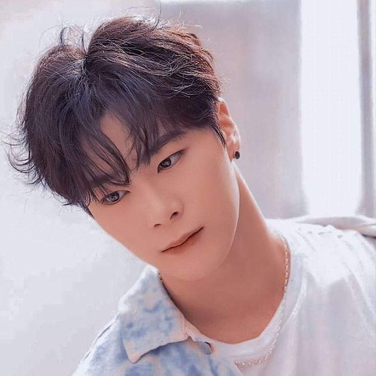 A moment captured by Moonbin (ASTRO)'s fan