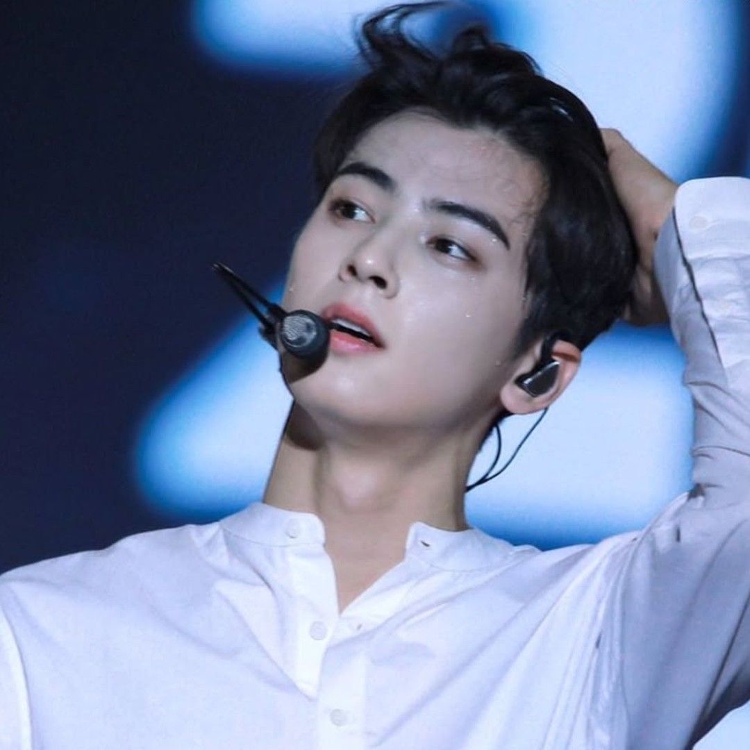 A moment captured by Eunwoo (ASTRO)'s fan