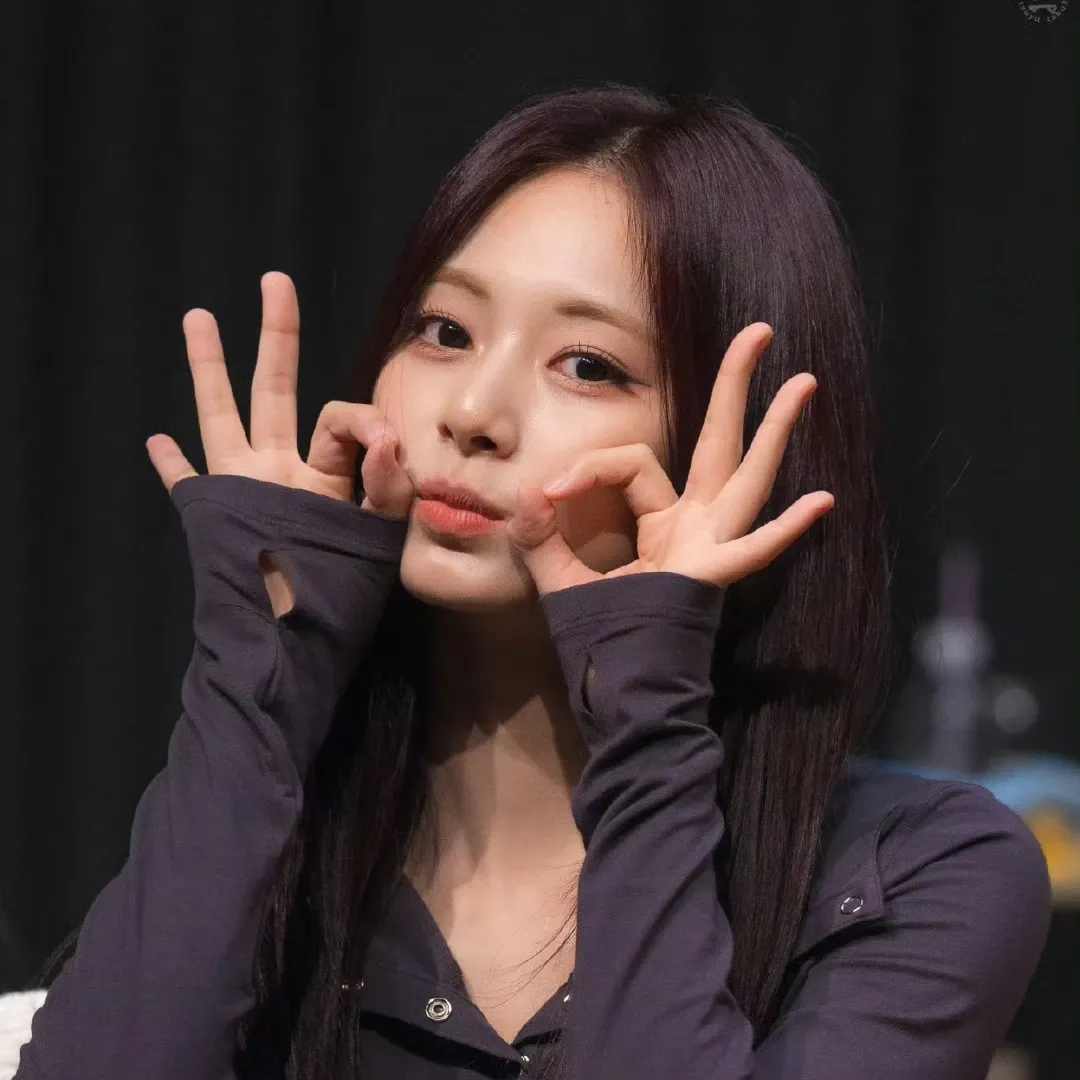 Momen yang diabadikan oleh penggemar Tzuyu (TWICE)