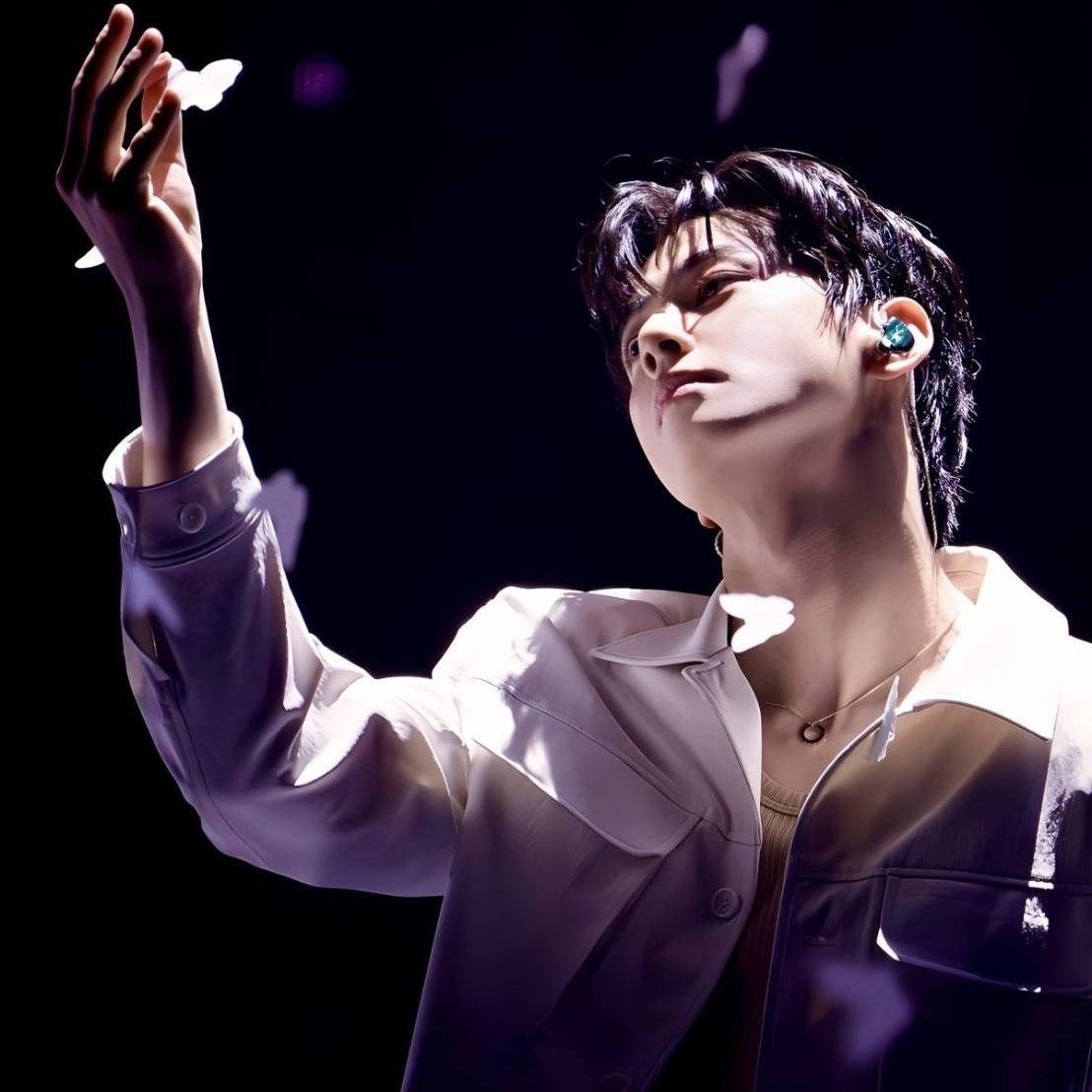 Recent activity shot of Eunwoo (ASTRO)