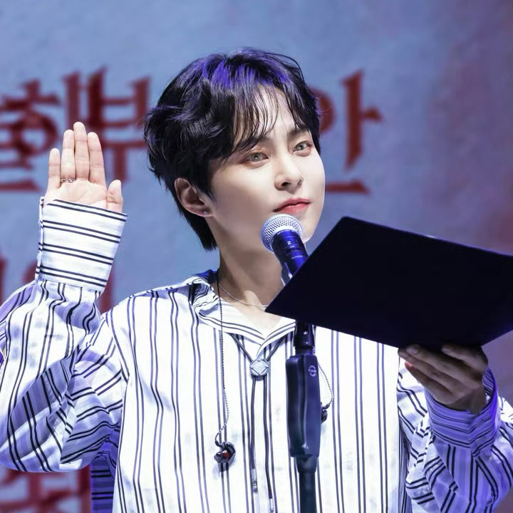 A moment captured by Xiumin (EXO)'s fan