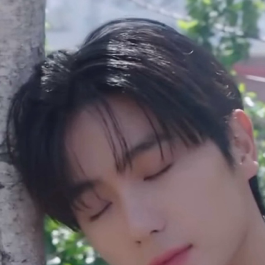 Momen yang diabadikan oleh penggemar Hyunjae (THE BOYZ)
