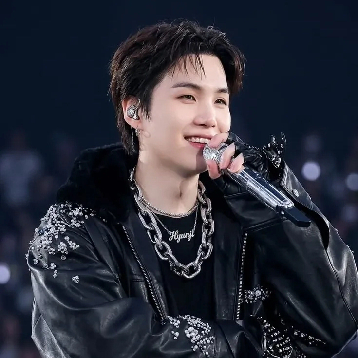 Foto aktivitas terbaru SUGA (BTS)