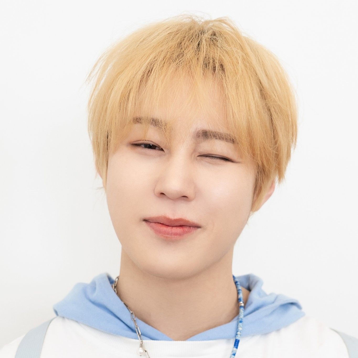 A moment captured by Ha Sungwoon's fan