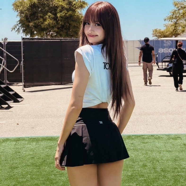 Momen yang diabadikan oleh penggemar Lisa (BLACKPINK)
