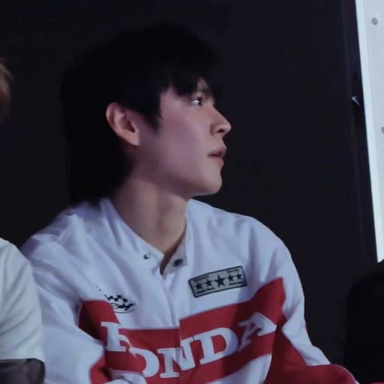 Recent activity shot of Eunseok (RIIZE)