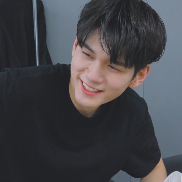 Behind-the-scenes cut of Ong Seongwu