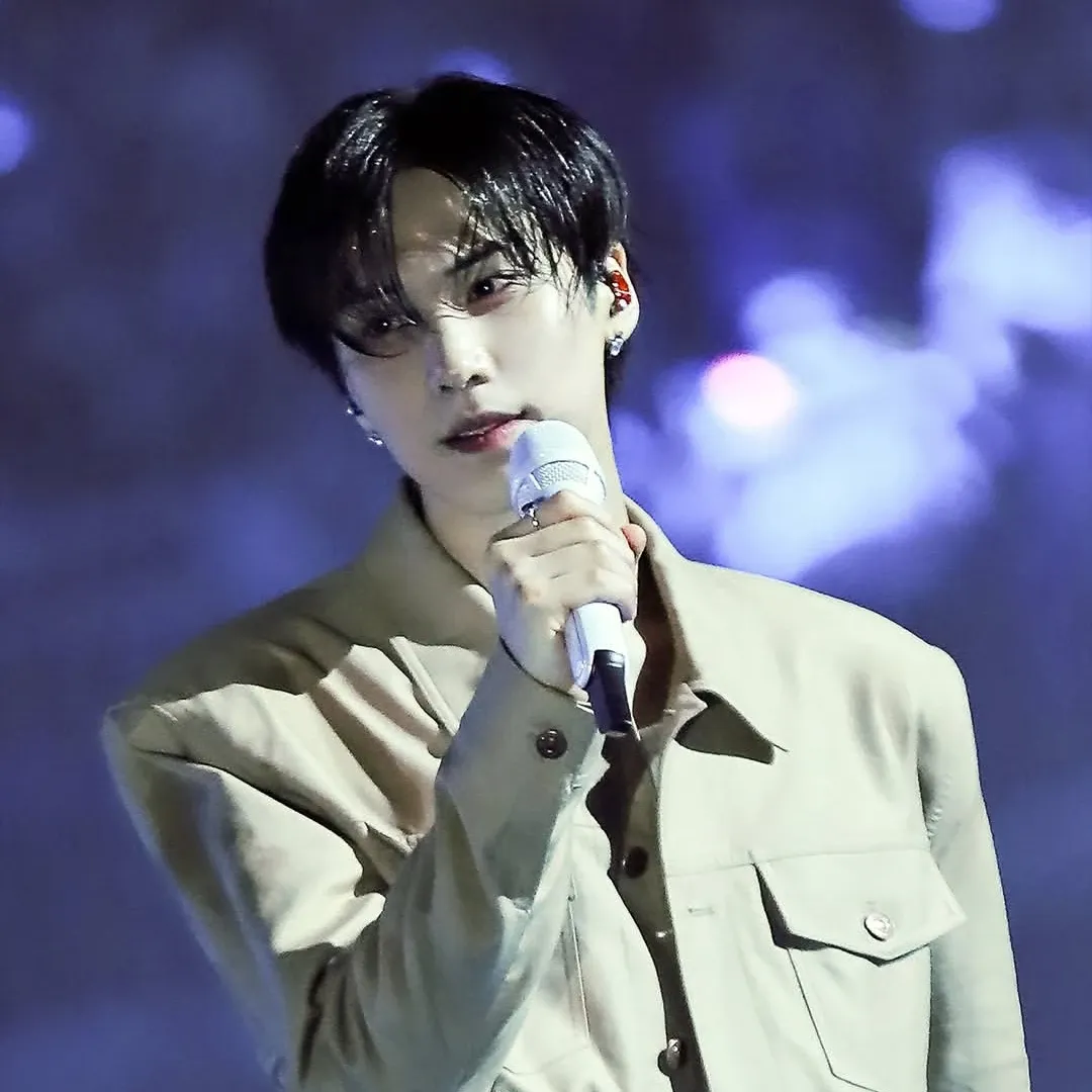 A moment captured by Rocky's fan