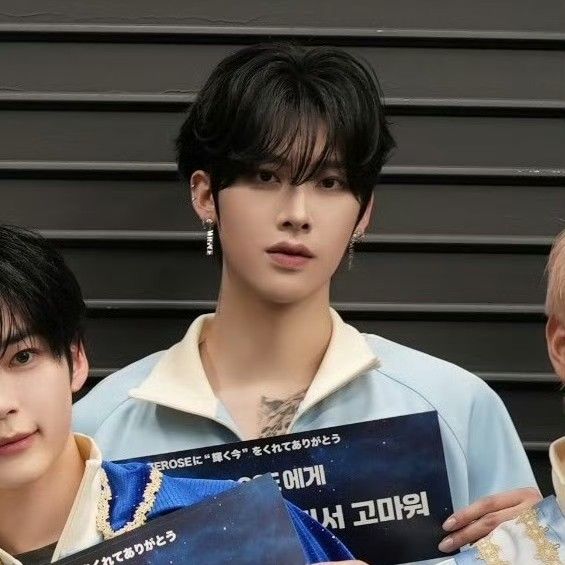 A moment captured by Ricky (ZEROBASEONE)'s fan