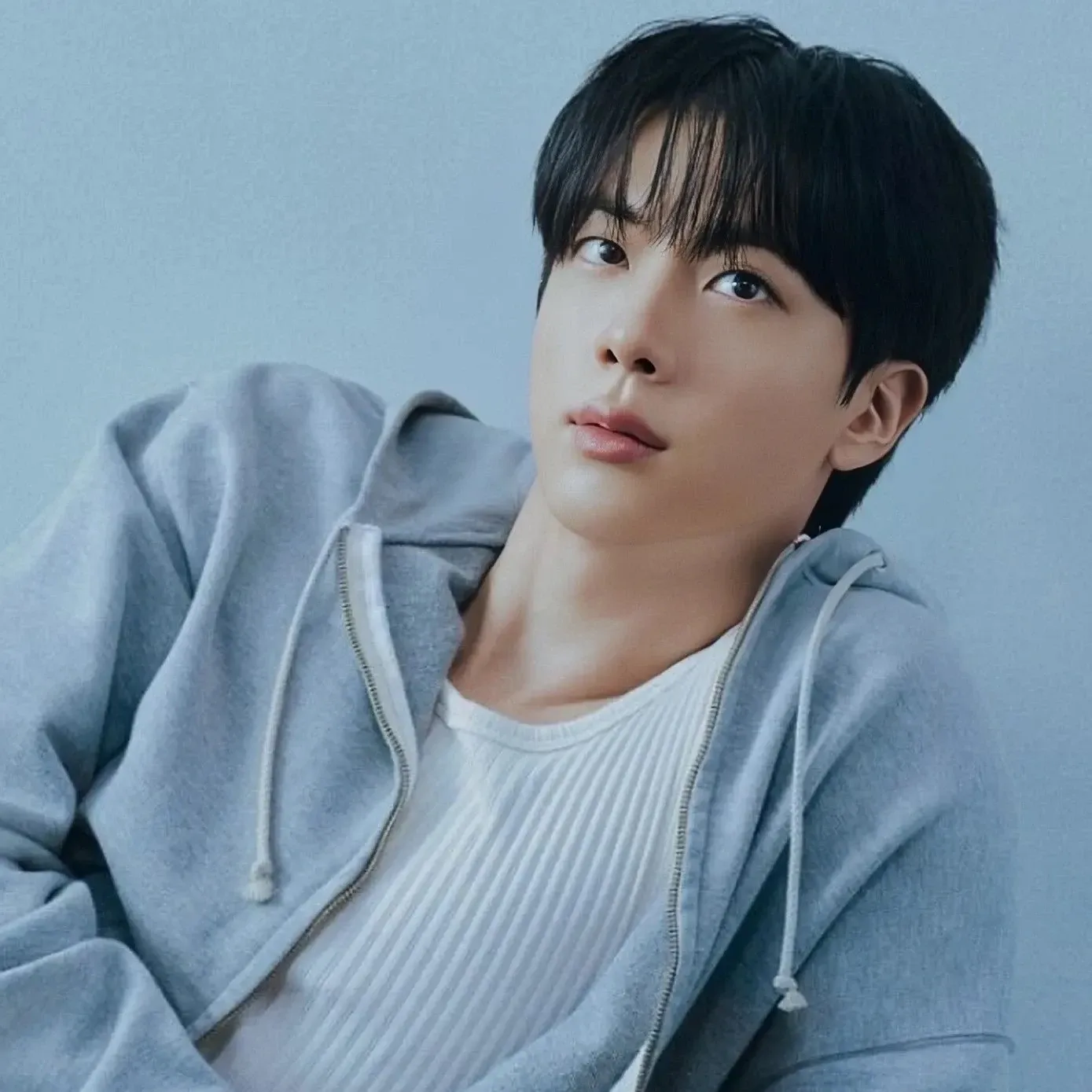 Foto aktivitas terbaru Jin (BTS)