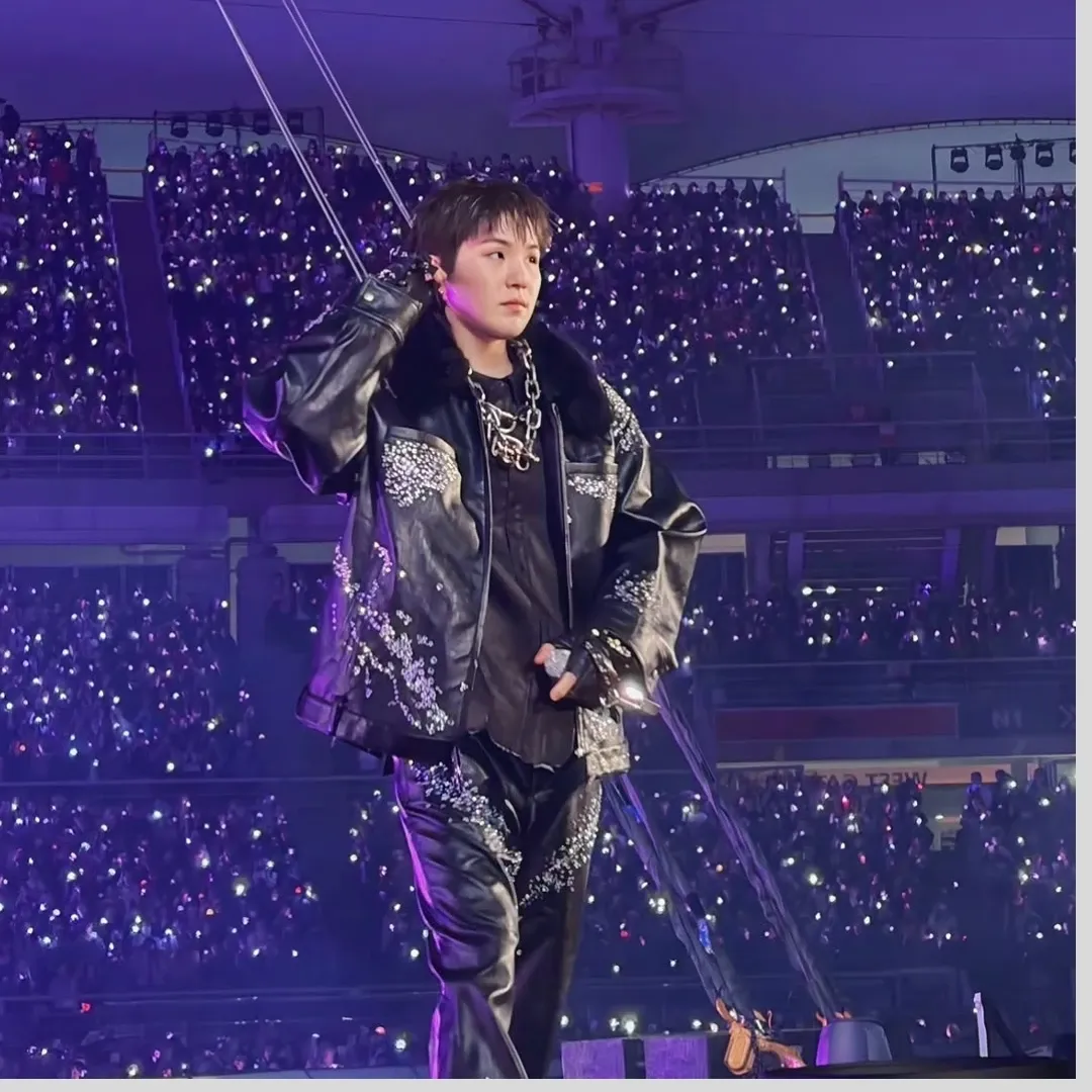 Foto aktivitas terbaru SUGA (BTS)