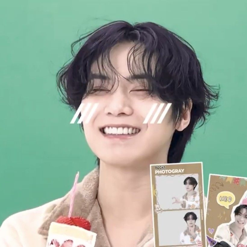 A moment captured by Rocky's fan