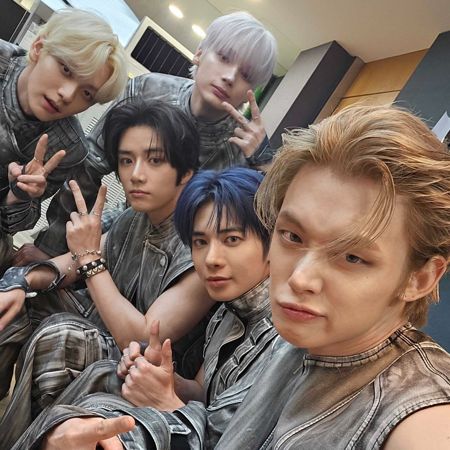 투모로우바이투게더의 비하인드 컷