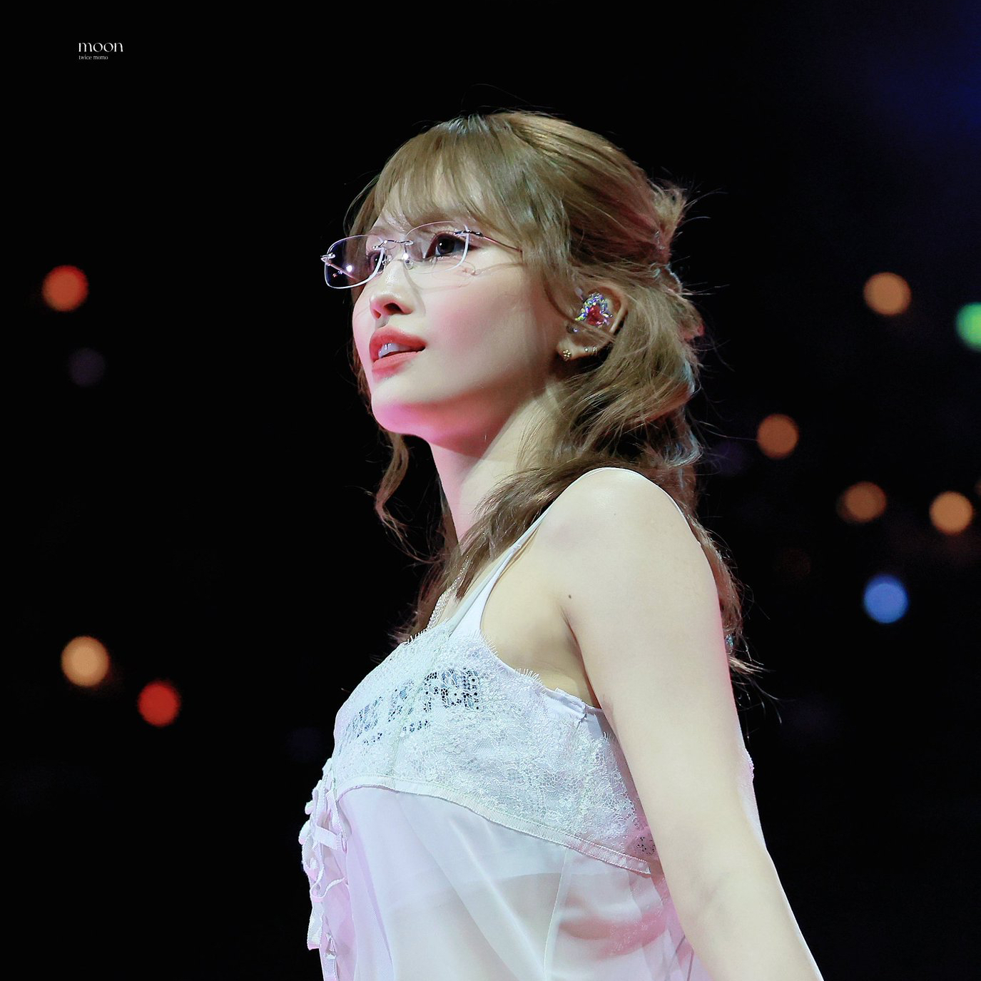 Momen yang diabadikan oleh penggemar Momo (TWICE)
