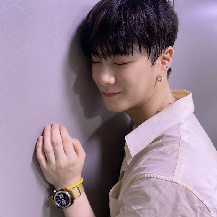 Behind-the-scenes cut of Moonbin (ASTRO)