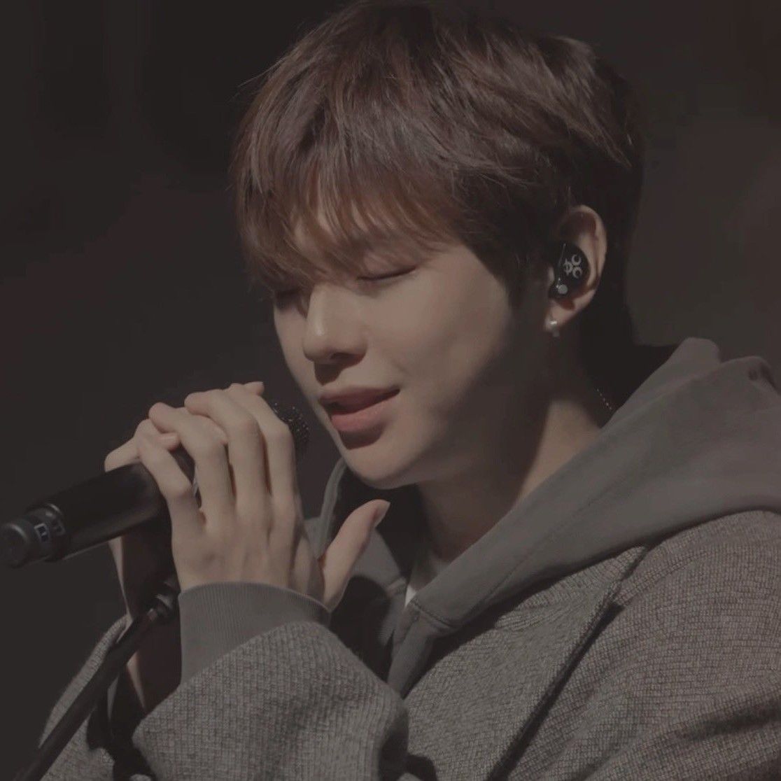 강다니엘의 비하인드 컷