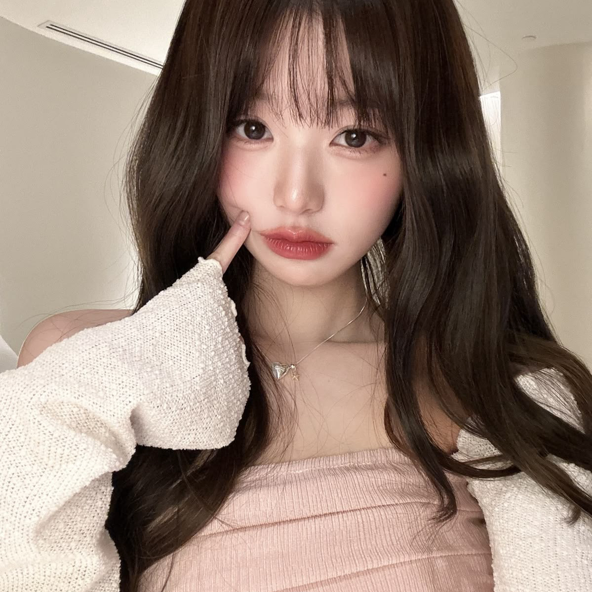 Behind-the-scenes cut of Jang Wonyoung (IVE)