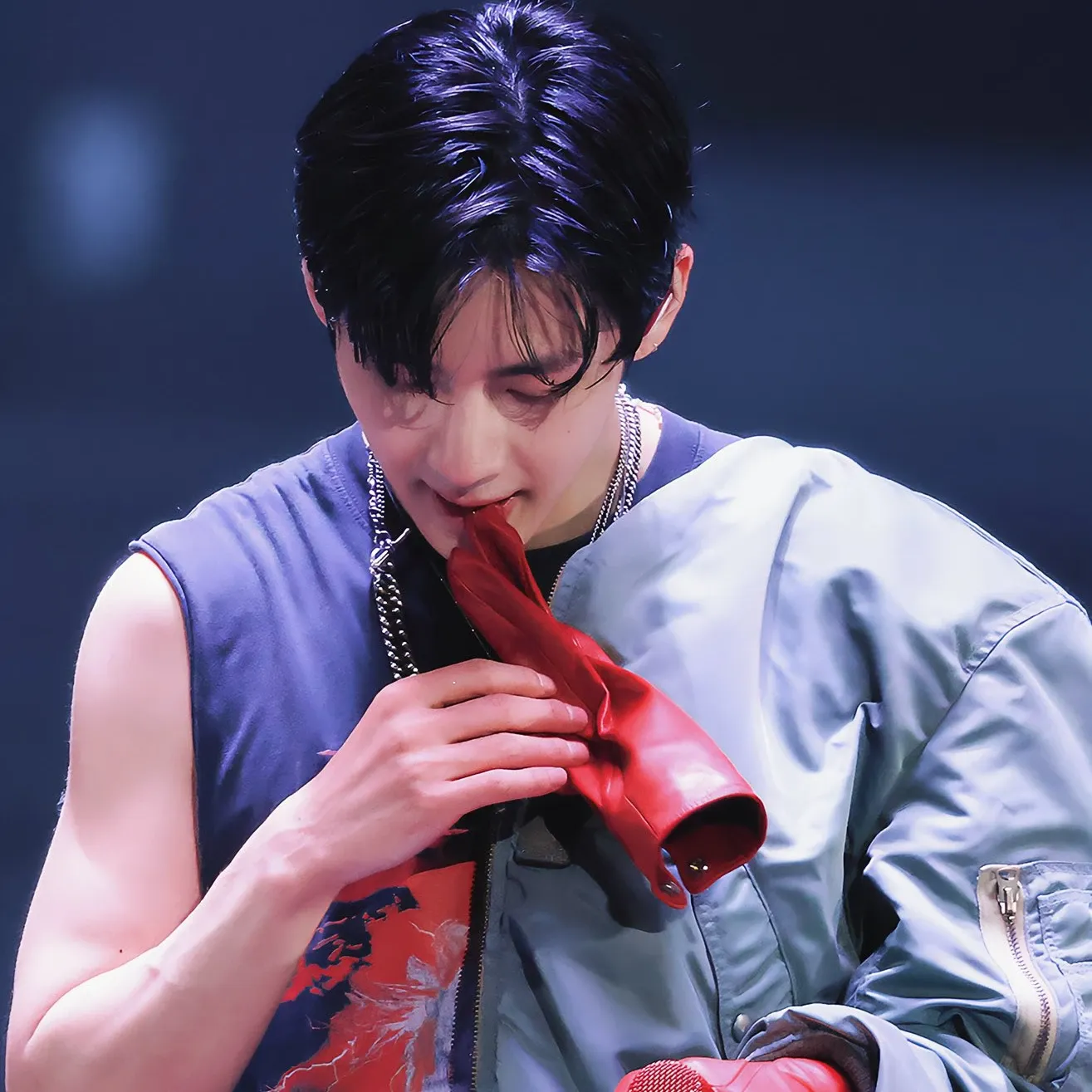 뷔 (방탄소년단)의 최신 사진