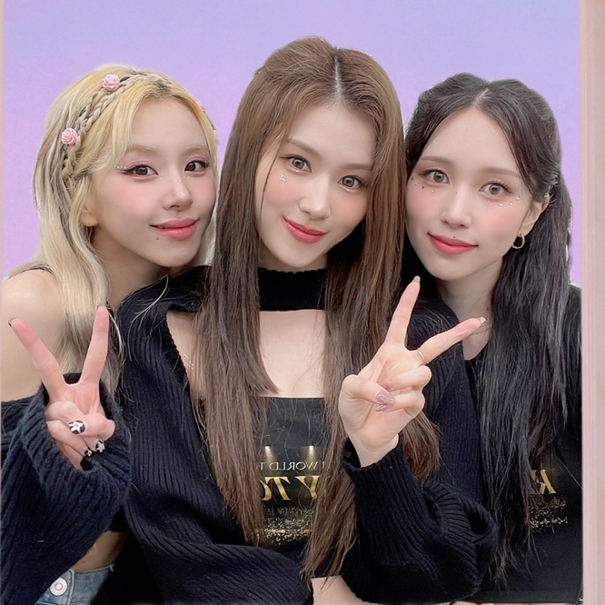 Foto aktivitas terbaru TWICE