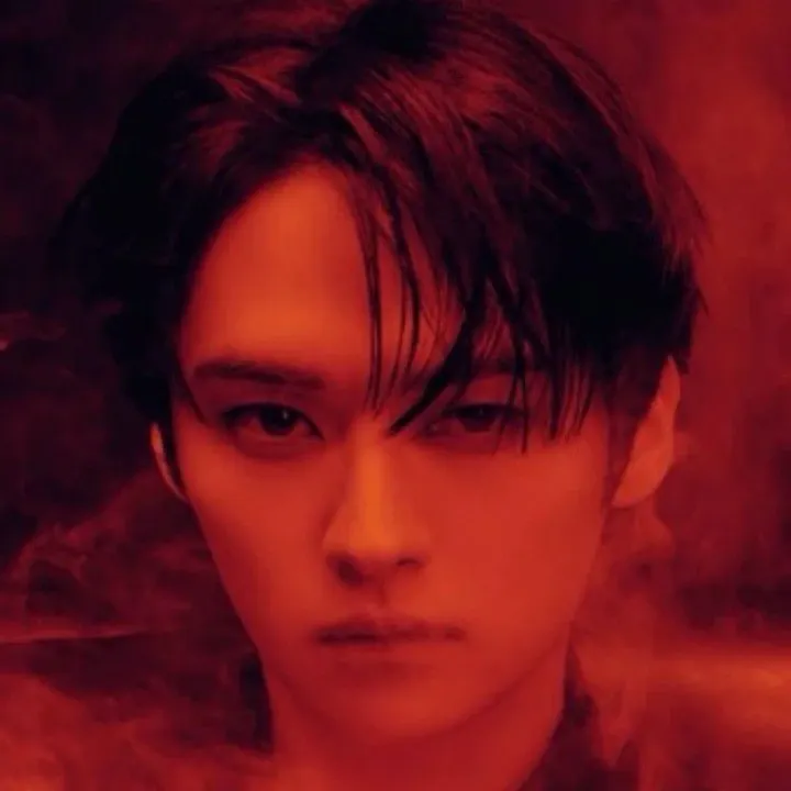 Latest photo of Lee Know (Stray Kids)