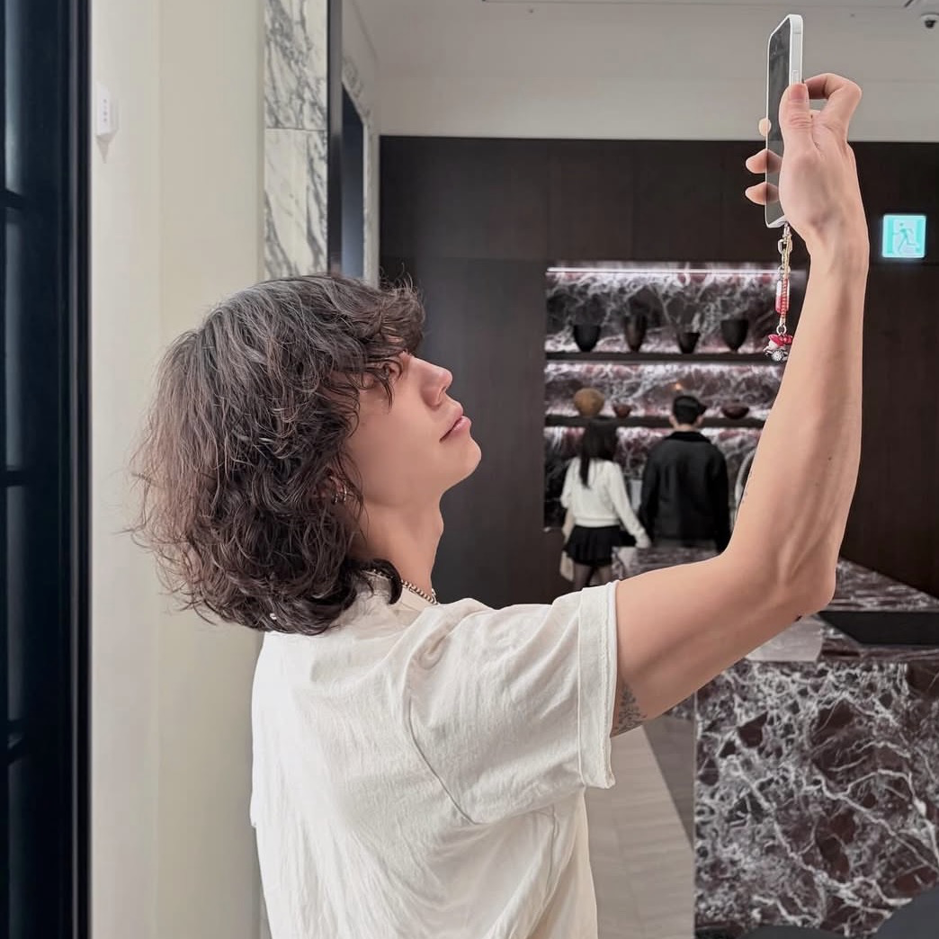 A moment captured by Jung Ilhoon's fan