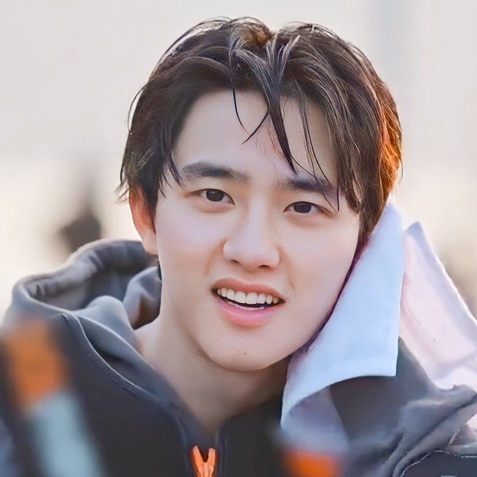 Behind-the-scenes cut of EXO