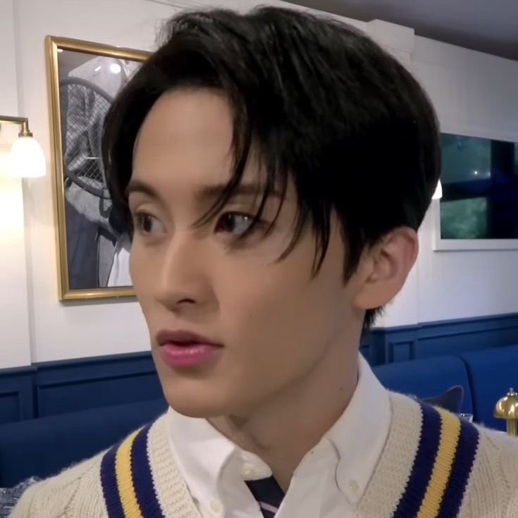 Behind-the-scenes cut of Mark