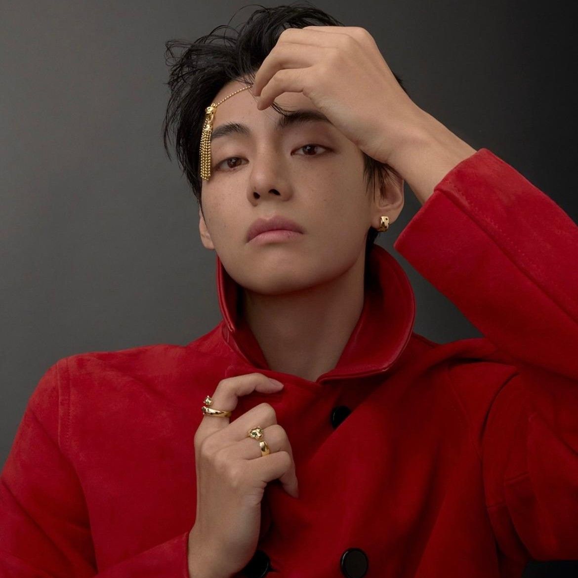 V (防彈少年團)的最新照片