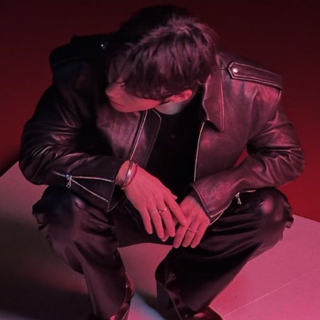 Foto aktivitas terbaru Jungkook (BTS)