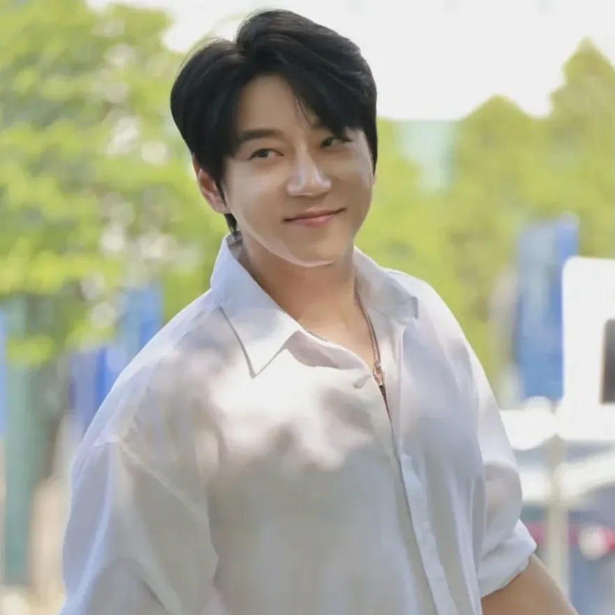 Momen yang diabadikan oleh penggemar Hwang Chiyeol