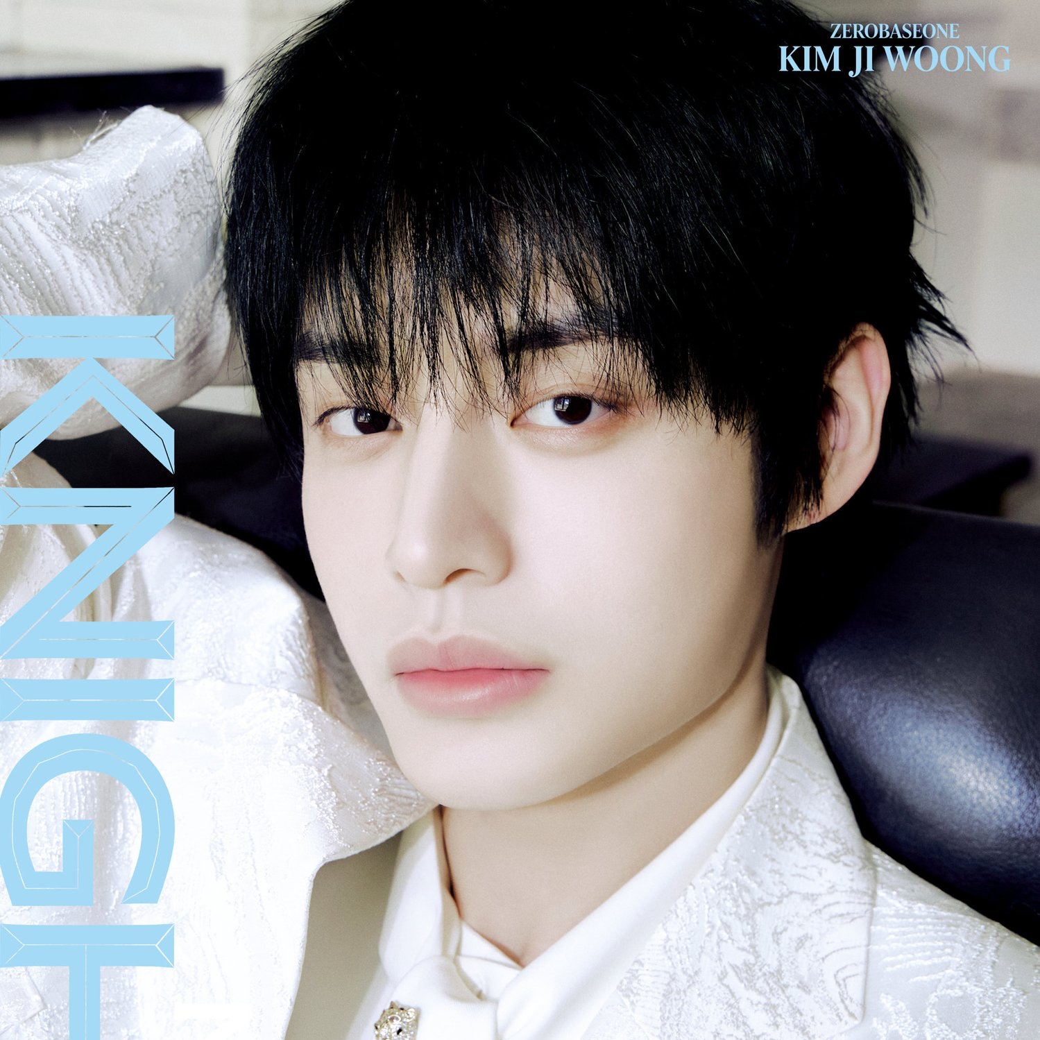 Foto terbaru Kim Jiwoong (ZEROBASEONE)