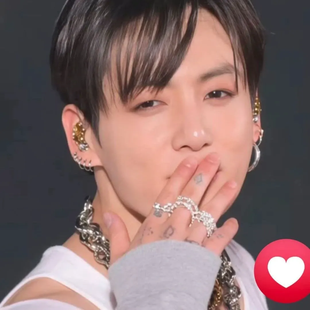 Foto aktivitas terbaru Jungkook (BTS)