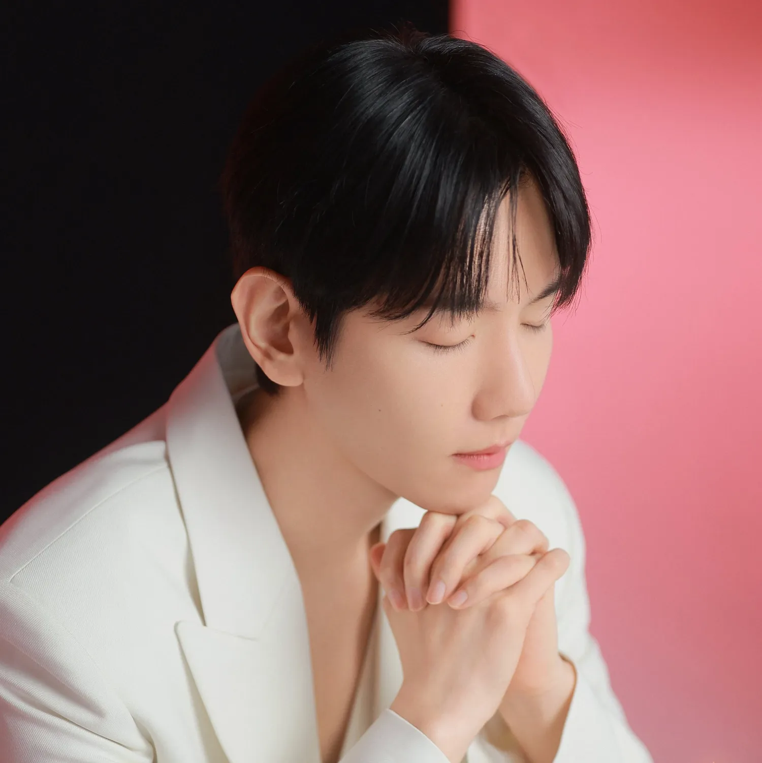 백현 (EXO)의 비하인드 컷
