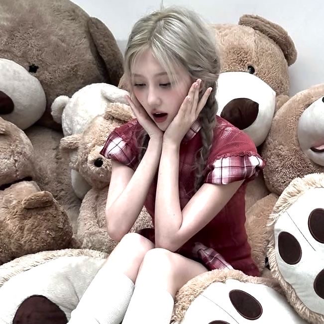 Behind-the-scenes cut of Gaeul (IVE)