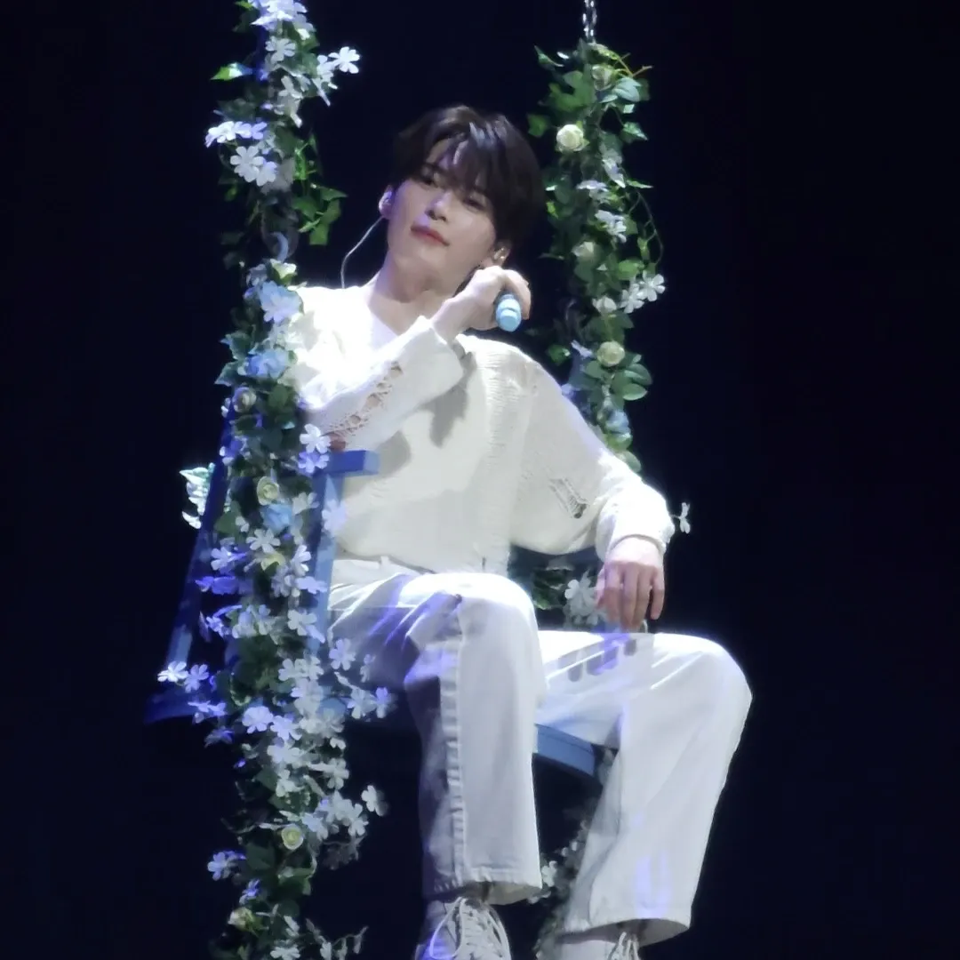 A moment captured by Sung Hanbin (ZEROBASEONE)'s fan