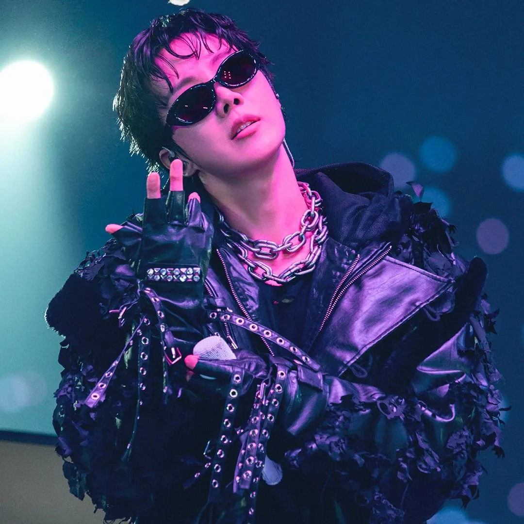 Foto aktivitas terbaru j-hope (BTS)