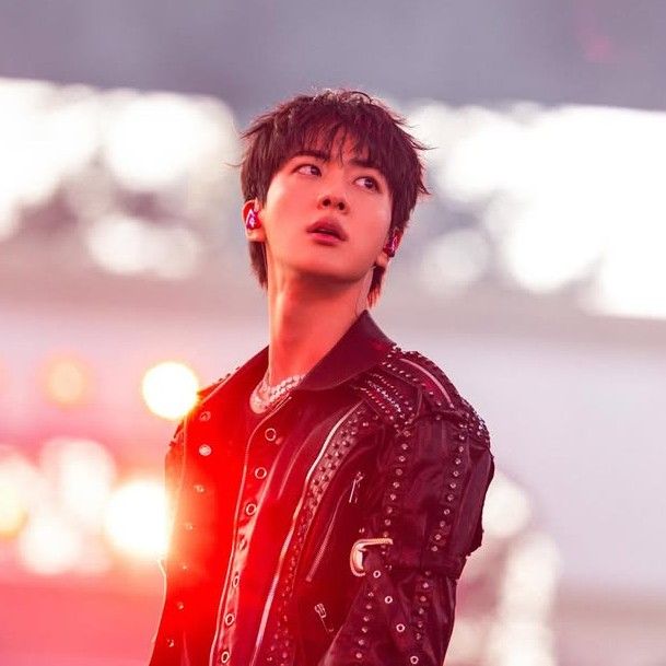 Foto aktivitas terbaru Jin (BTS)
