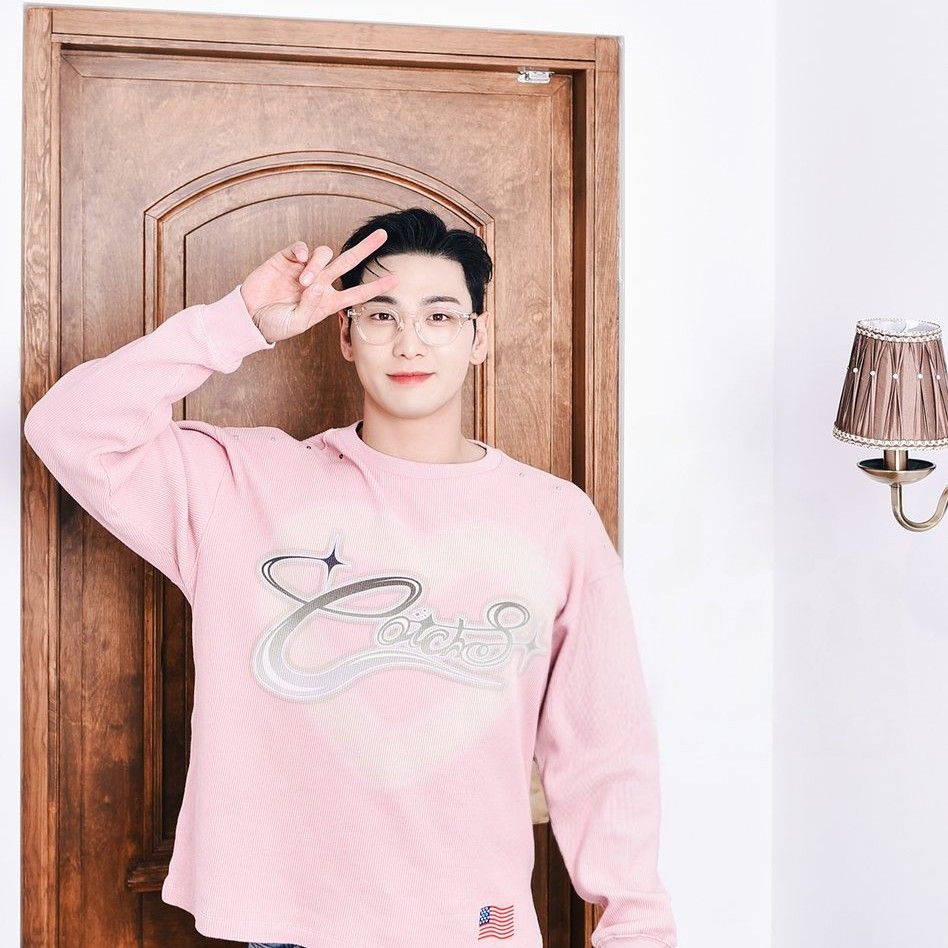 Latest photo of Baekho