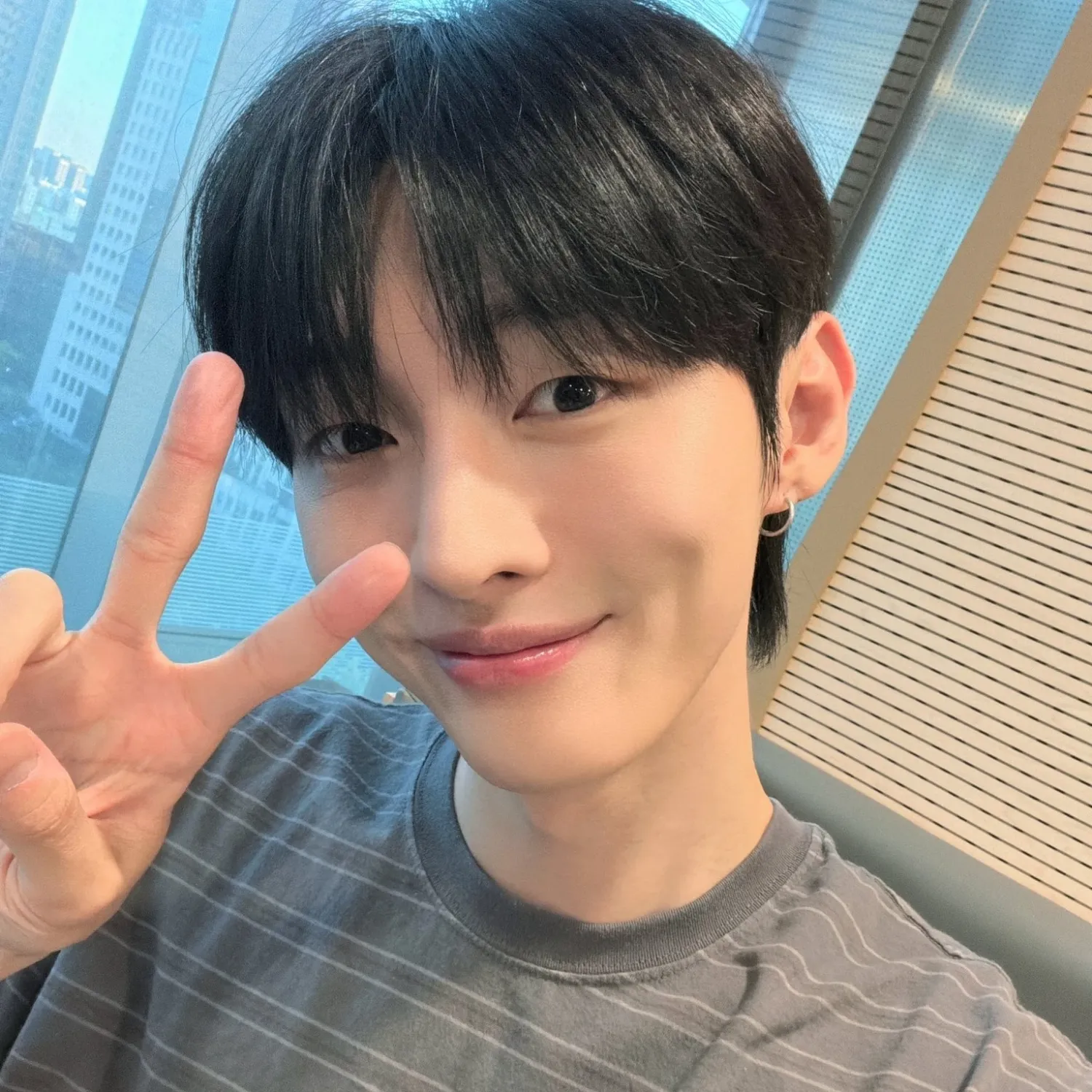 Behind-the-scenes cut of Yoon Jisung
