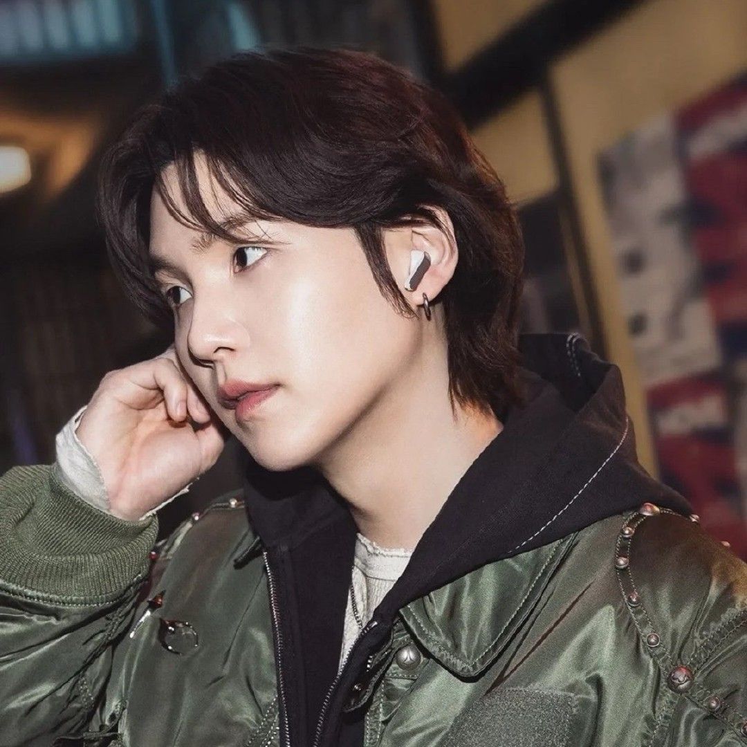 Behind-the-scenes cut of SUGA (BTS)