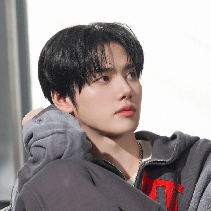 Behind-the-scenes cut of Minhee (CRAVITY)